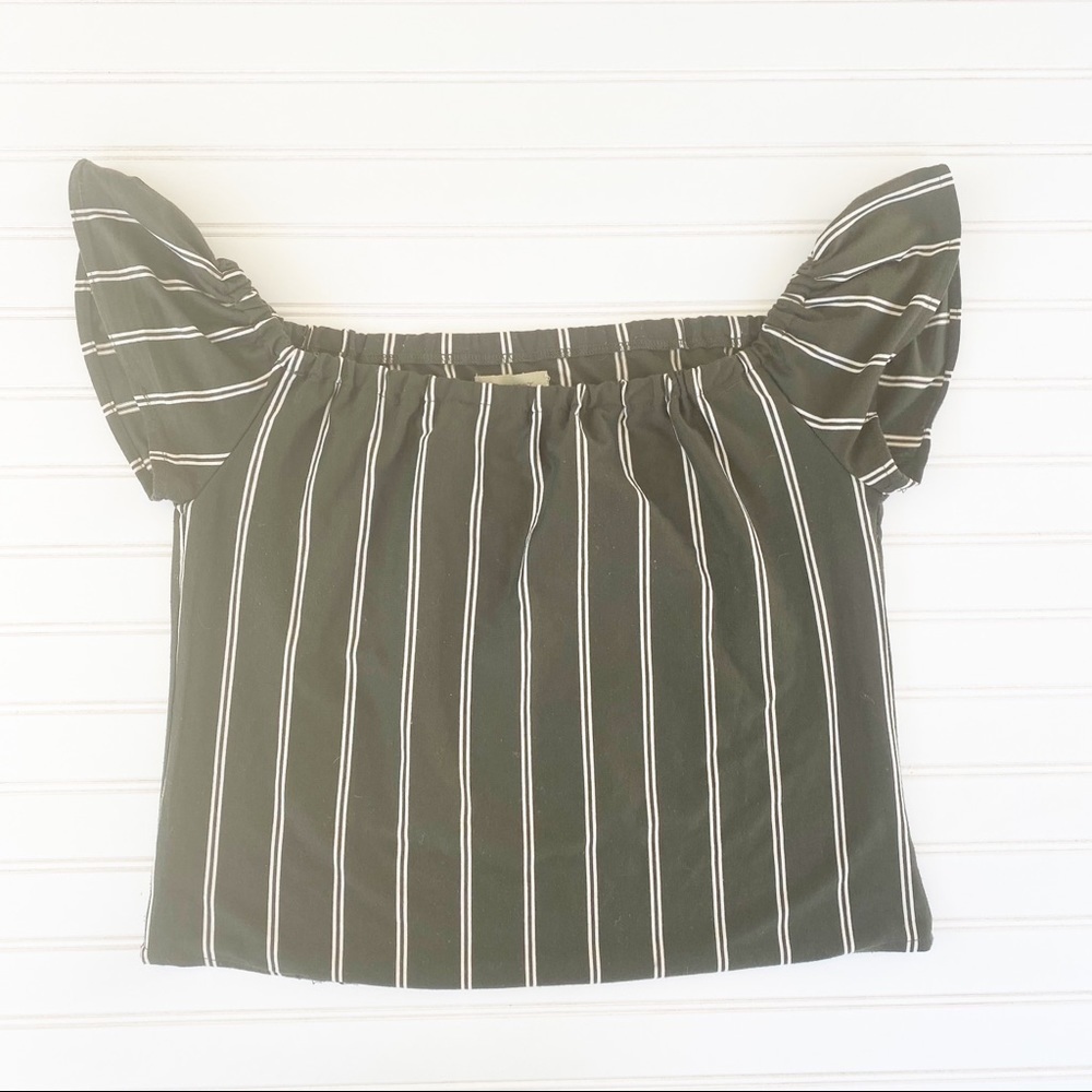 Striped short sleeve blouse‎ Size Large